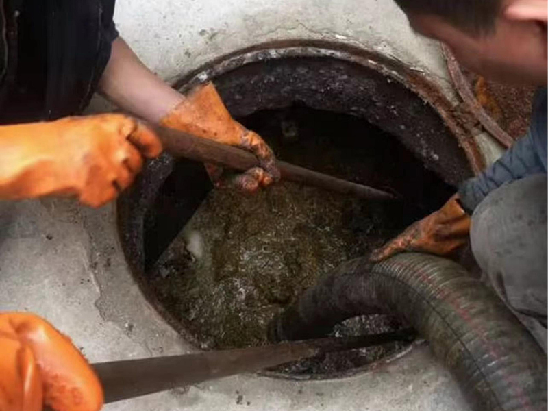 黄陂清理化粪池时如何避免沼气的危害？